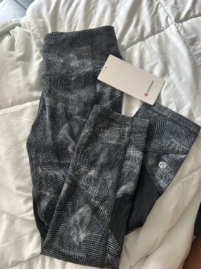 lululemon athletica Men’s Black & White Textured Jogger Pants